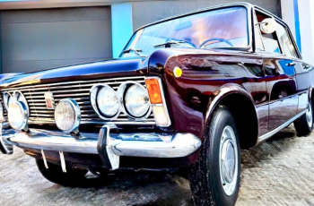 Fiat 125p z 1971 roku – kultowa ikona motoryzacji na aukcji dla IPCZD