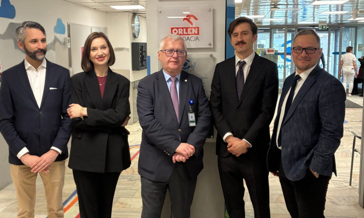 ORLEN dla małych serc: Fundacja ORLEN przekazała ponad 1,6 mln zł na kardiomonitory w Centrum Zdrowia Dziecka 