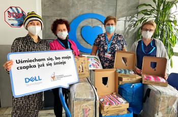 Czapki od Serca dla pacjentów Kliniki Onkologii od Fundacji Ronalda McDonalda i firmy Dell Technologies