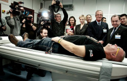20122010-uroczyste-otwarcie-tomografu1.jpg
