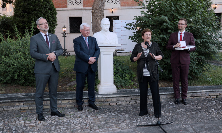 Medal „Przyjaciel Centrum Zdrowia Dziecka” dla prof. Adriany Ceci