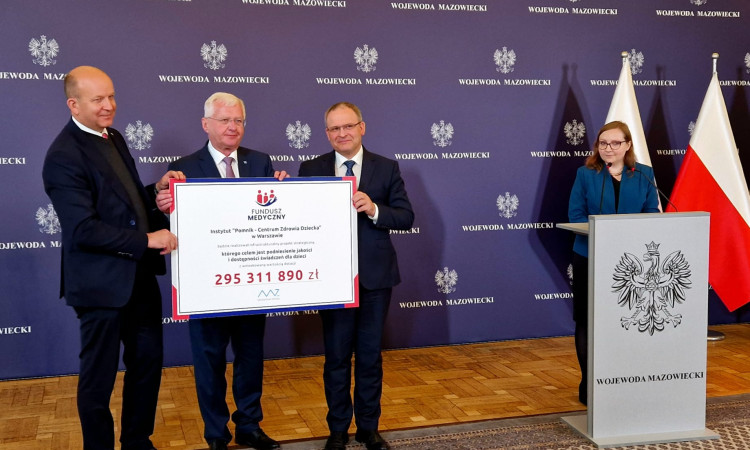 295 311 890 zł dla IPCZD