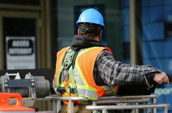 Prace modernizacyjne - zamknięcie odcinka drogi do Budynku RA