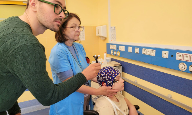 Badanie HD-EEG (high density) w Pracowni EEG i Wideometrii