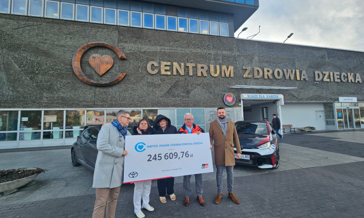 Toyota przekazała symboliczny czek na 245 609,76 zł! 