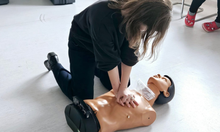 Resuscytacja – kluczowa umiejętność dla wszystkich pracowników CZD