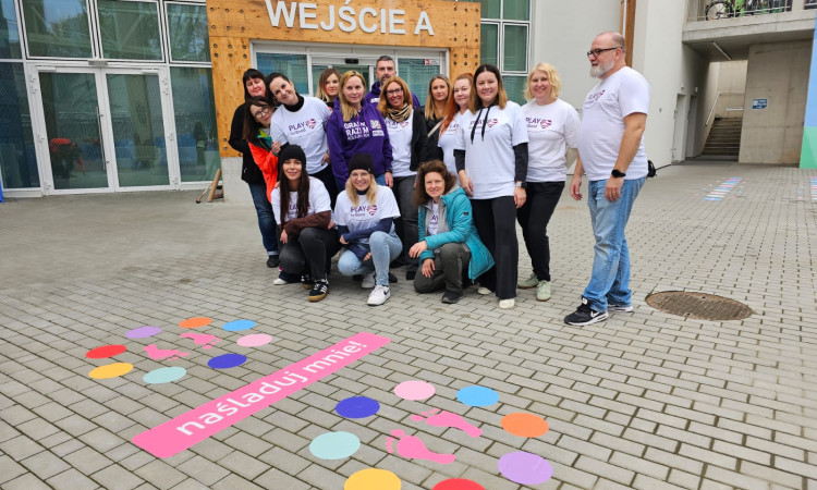 Nowa przestrzeń rekreacyjna przed Centrum Psychiatrii i Onkologii dla Dzieci i Młodzieży dzięki Wolontariuszom Play