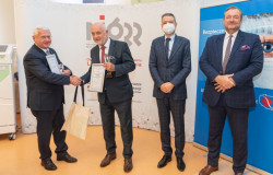 Zdjęcie z odbioru nagrody Bezpieczny Szpital Przyszłości - Inspiracje 2020